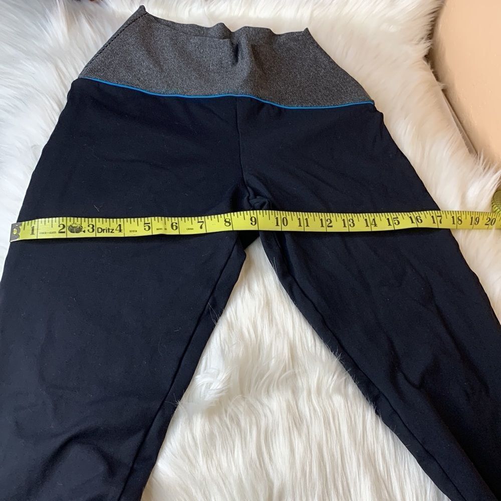 Liquido Black & Gray Leggings Size Medium - Picture 9 of 10